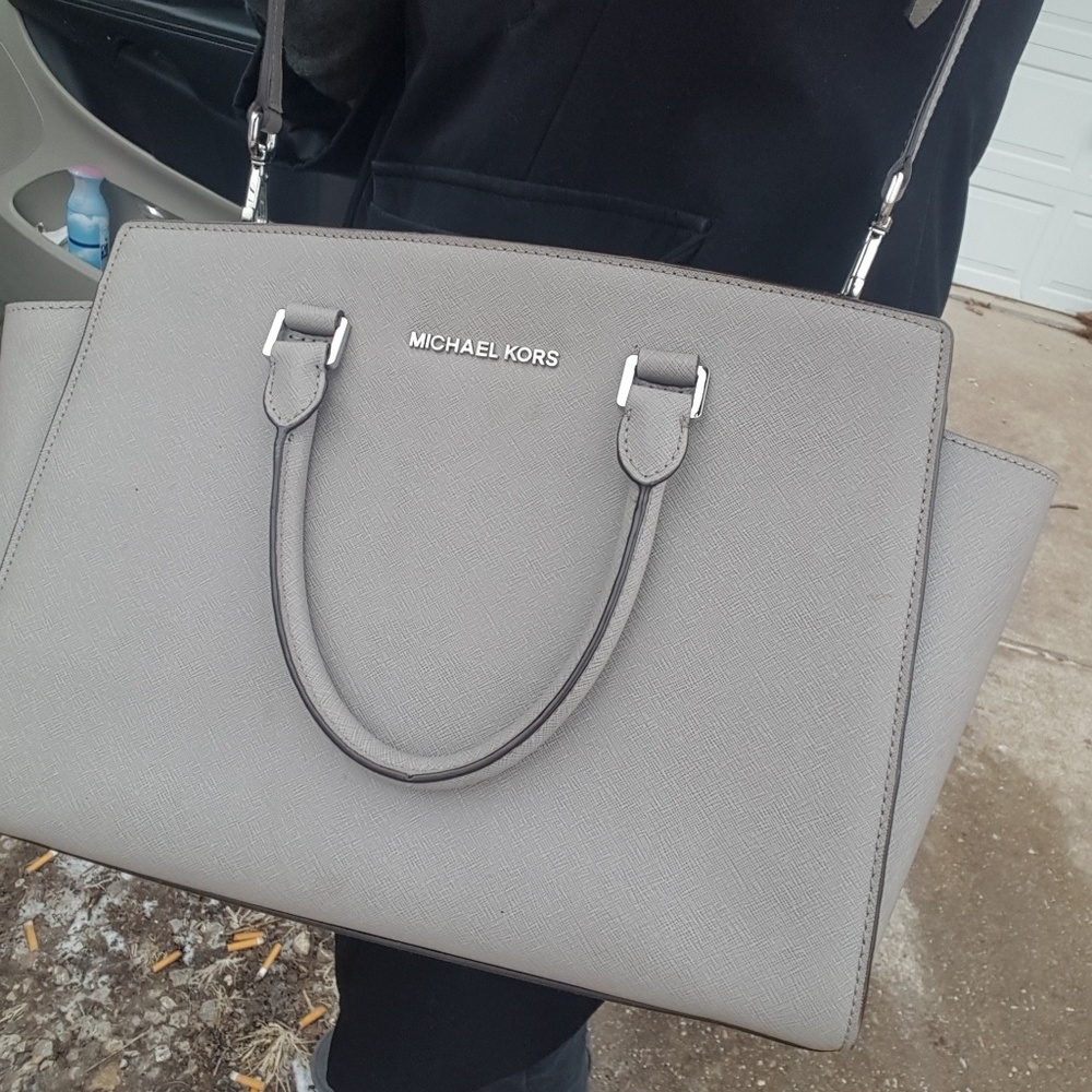 Michael kors selma large taupe grey
